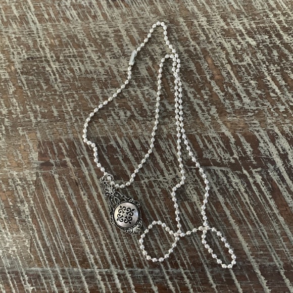 NWOT Reversible Necklace Letter “O” - Picture 4 of 8